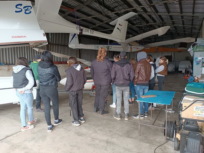 Broumovské letiště nabité mládím a zvídavostí