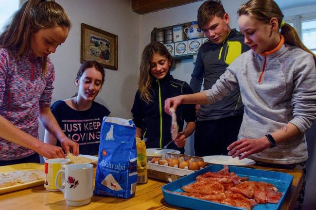 Lotři žili týden ve mlýně 