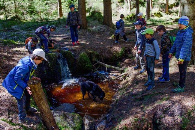 Lotři ochutnali pramen Metuje