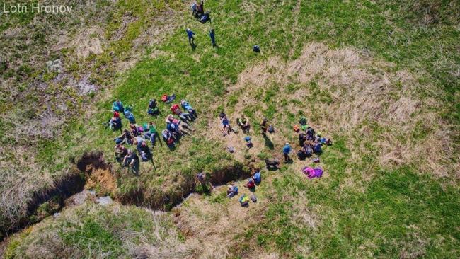 Lotři ochutnali pramen Metuje