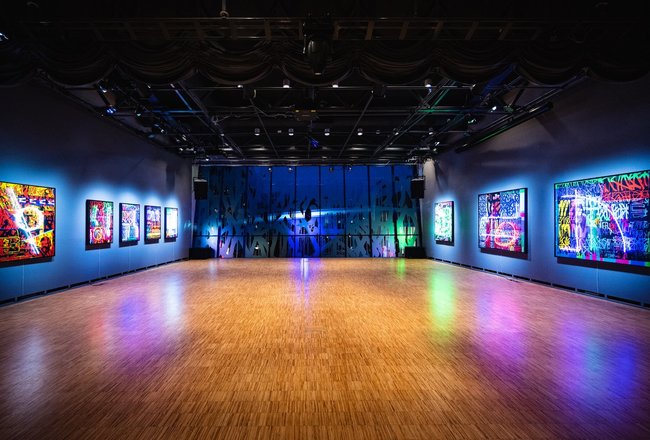 Výstava umělce Michala Škapy propojuje Broumov s Norskem