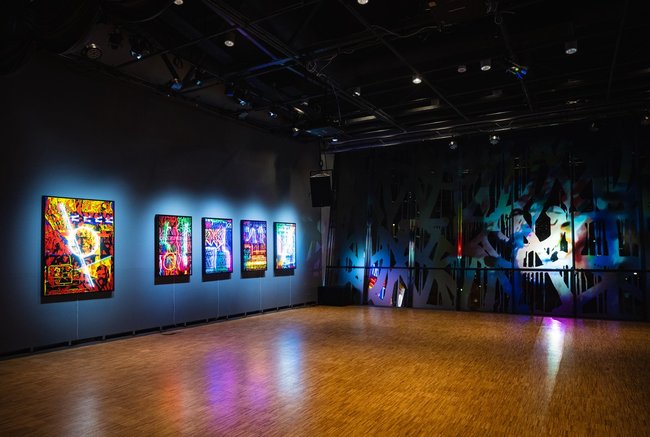 Výstava umělce Michala Škapy propojuje Broumov s Norskem