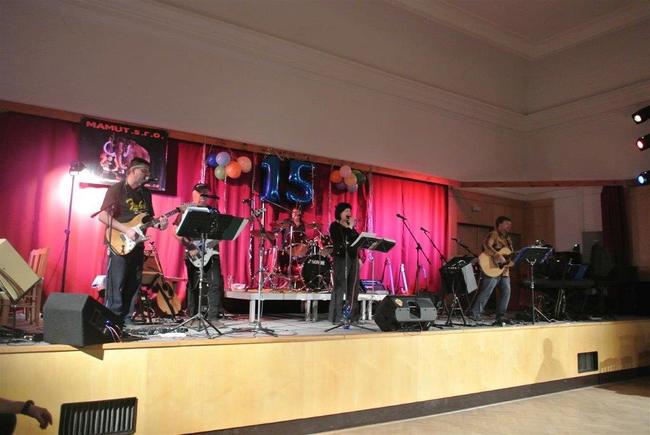 Broumovská kapela Mamut s. r. o. oslavila 15 let své existence