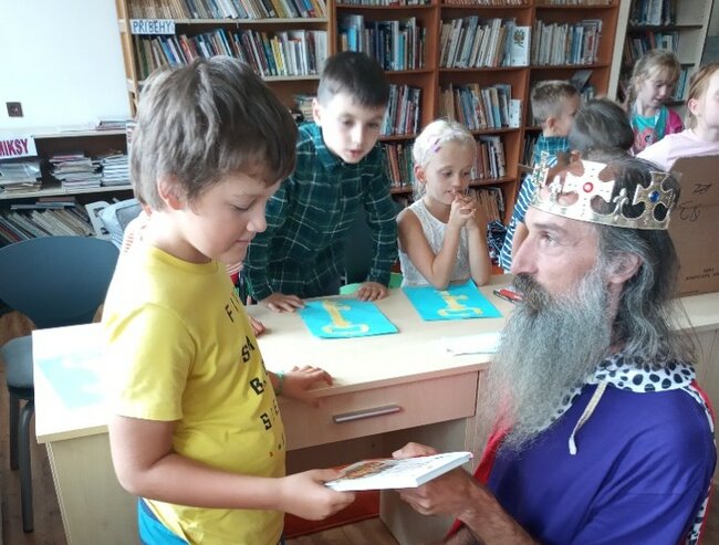 Dětem můžeme usnadnit, aby rostly spolu s knihovničkou