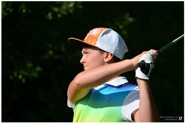 Broumovský golfista Matěj Špreňar má našlápnuto do české reprezentace. V jeho kariéře by mu pomohli sponzoři