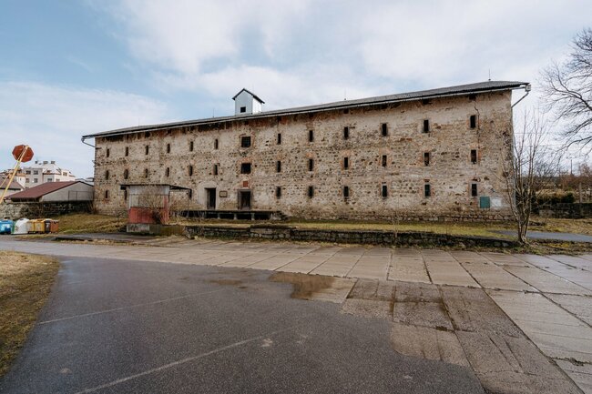 Jaký bude další osud polického špejcharu?