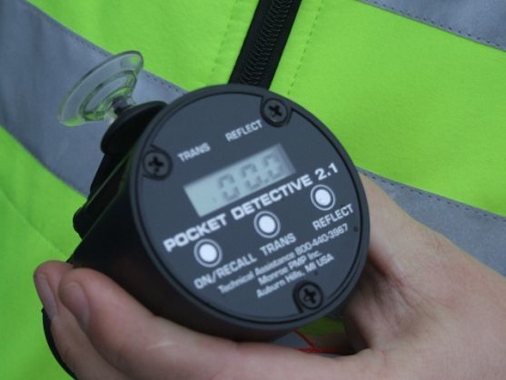 Policisté v Náchodě změří řidičům propustnost skel jejich automobilů