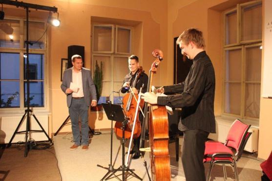 Večery ArtCafé s klasickou hudbou zahájili talentovaní violoncellisté