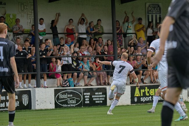 Spartak doma přivítal divizi pěti brankami