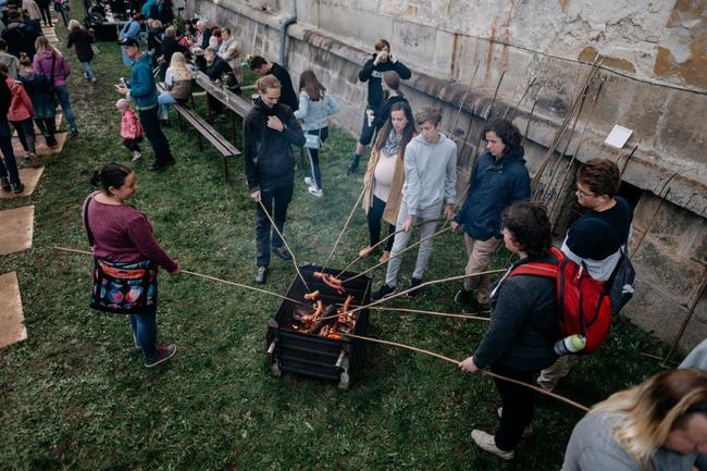 Sousedská 2021 nalákala do kláštera v Polici nad Metují stovky fanoušků PSO