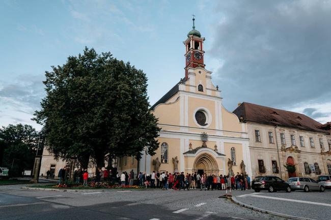 Sousedská 2021 nalákala do kláštera v Polici nad Metují stovky fanoušků PSO