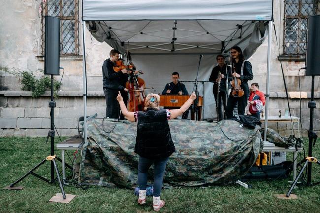 Sousedská 2021 nalákala do kláštera v Polici nad Metují stovky fanoušků PSO