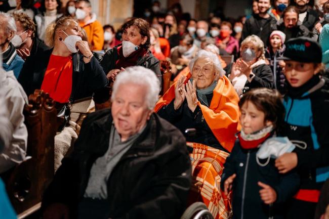 Sousedská 2021 nalákala do kláštera v Polici nad Metují stovky fanoušků PSO