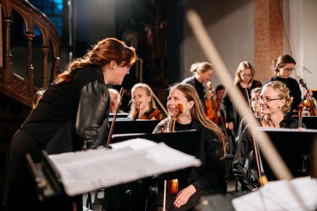 Sousedská 2021 nalákala do kláštera v Polici nad Metují stovky fanoušků PSO