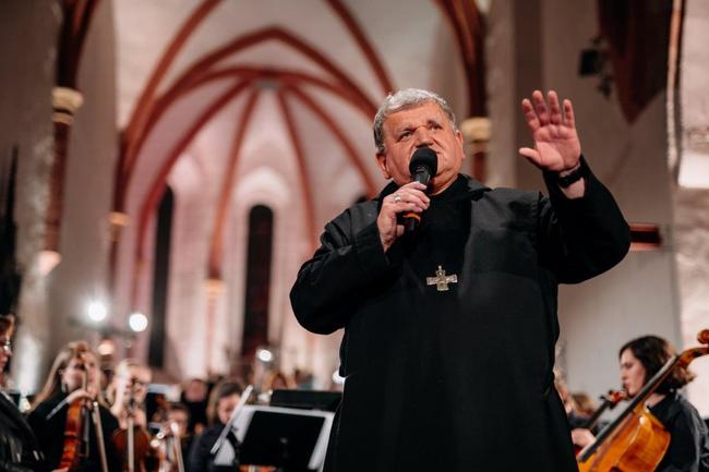 Sousedská 2021 nalákala do kláštera v Polici nad Metují stovky fanoušků PSO