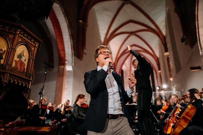 Sousedská 2021 nalákala do kláštera v Polici nad Metují stovky fanoušků PSO