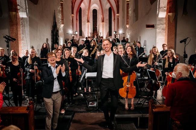 Sousedská 2021 nalákala do kláštera v Polici nad Metují stovky fanoušků PSO