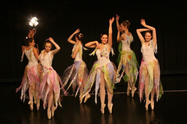 Tanečnice z broumovské ZUŠ byly oceněny v taneční soutěži Naruby v Brně 