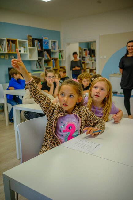Rytíř Knížan pasoval na čtenáře více než sto prvňáčků