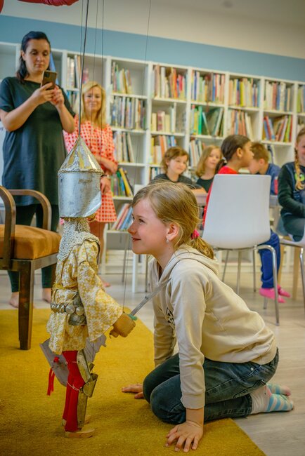 Rytíř Knížan pasoval na čtenáře více než sto prvňáčků
