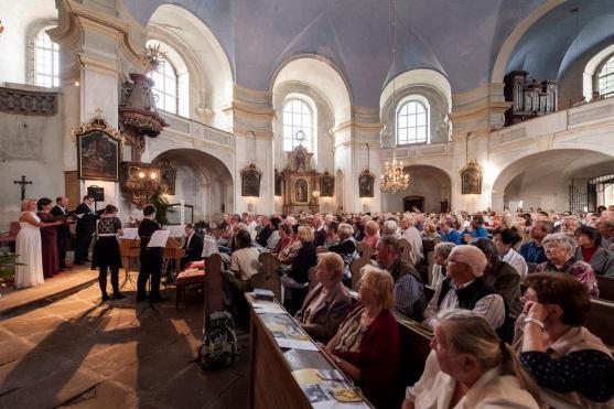 Šestý koncert festivalu Za poklady Broumovska představil v Božanově hudbu broumovských skladatelů