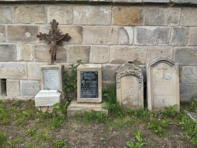 Postarat se o kamennou kroniku. Staré německé hroby mají šanci na záchranu