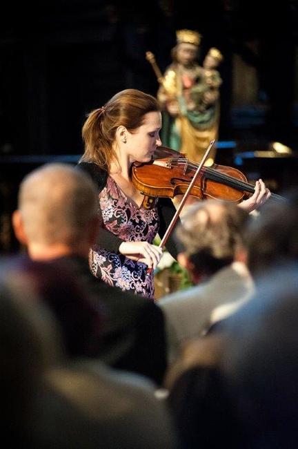 Viola a violoncello okouzlily publikum při třetím koncertu festivalu Za poklady Broumovska