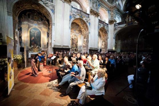 Viola a violoncello okouzlily publikum při třetím koncertu festivalu Za poklady Broumovska