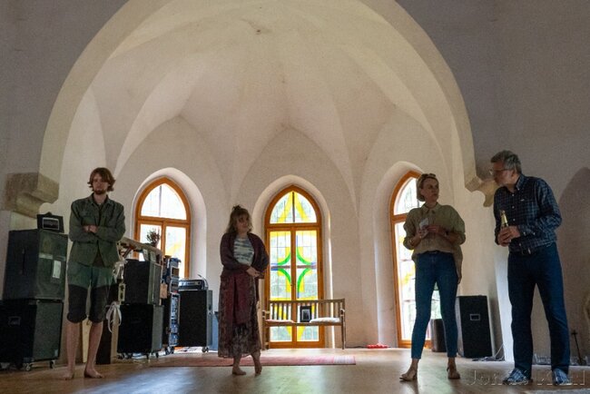 Studenti Gymnázia Broumov křtili v Soulkostele svoji sbírku básní