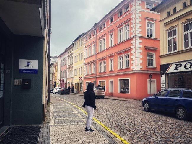 Vážné onemocnění, věk či rodičovství. Co nabízí pracovní trh znevýhodněným? 