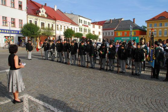 Oslavy polických ostrostřelců na fotografiích Štěpána Horáka
