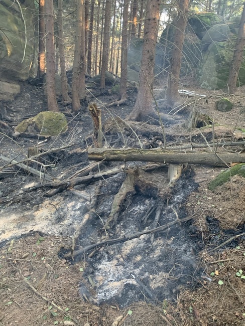 Hasiči zasahovali ve velmi těžko přístupném terénu