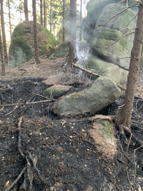 Hasiči zasahovali ve velmi těžko přístupném terénu