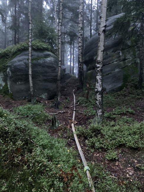 Hasiči zasahovali ve velmi těžko přístupném terénu