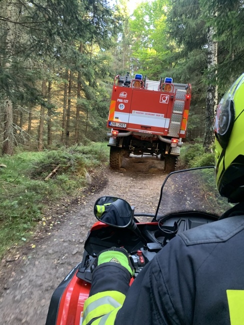 Hasiči zasahovali ve velmi těžko přístupném terénu