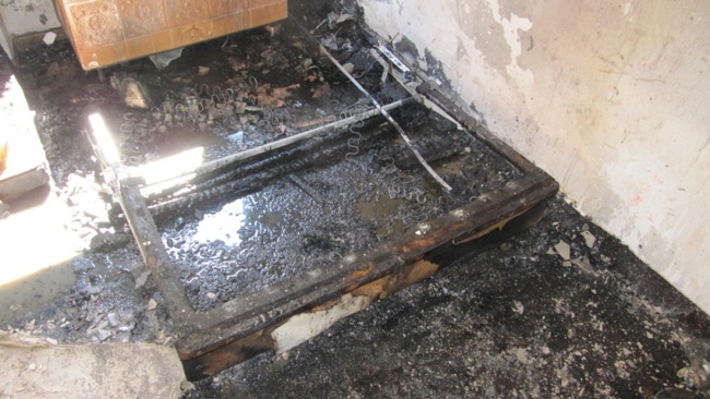 V broumovské Soukenické ulici hořel byt 