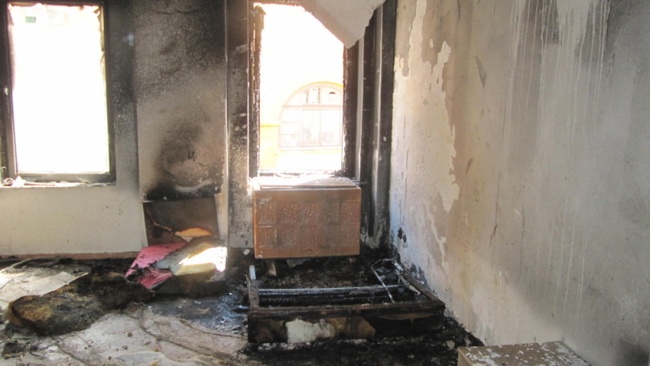 V broumovské Soukenické ulici hořel byt 