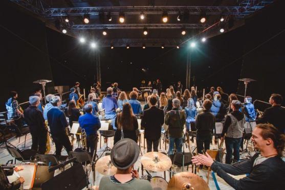 Síly se spojily. Ti, kteří přihlíželi spolu s těmi, kteří tvořili. Polický symfonický orchestr opět nachystal neuvěřitelný zážitek