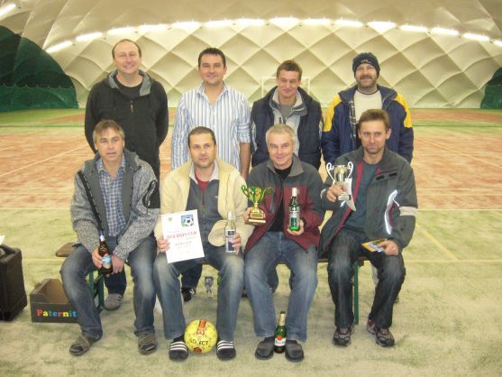 Fotbalové Staré gardy si to rozdaly na halovém turnaji v Teplicích nad Metují