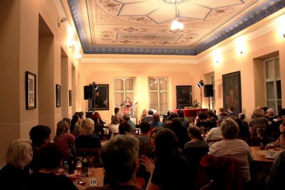 Živelnost a hlasové kouzlení: Vladivojna La Chia vystoupila v broumovském klášteře