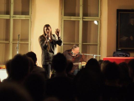 Živelnost a hlasové kouzlení: Vladivojna La Chia vystoupila v broumovském klášteře