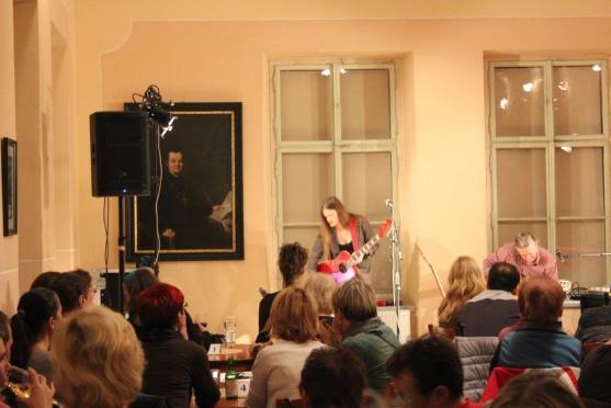 Živelnost a hlasové kouzlení: Vladivojna La Chia vystoupila v broumovském klášteře