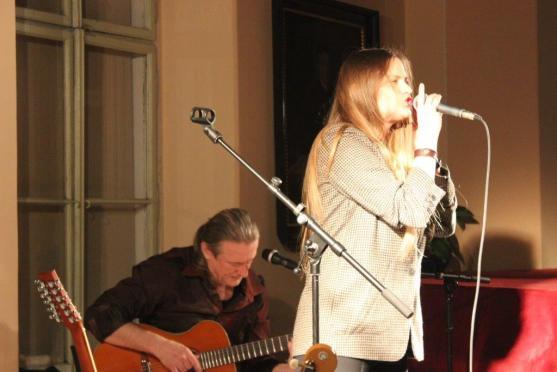 Živelnost a hlasové kouzlení: Vladivojna La Chia vystoupila v broumovském klášteře