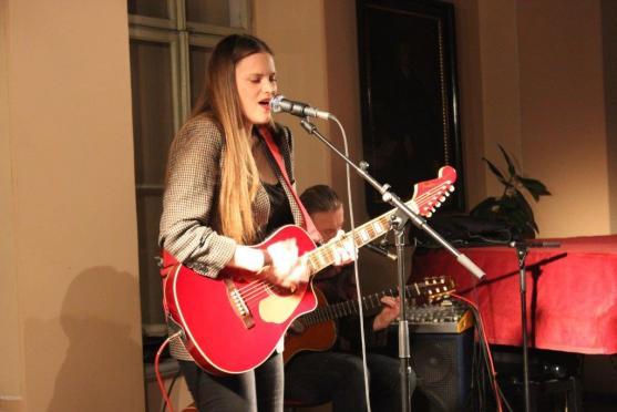 Živelnost a hlasové kouzlení: Vladivojna La Chia vystoupila v broumovském klášteře