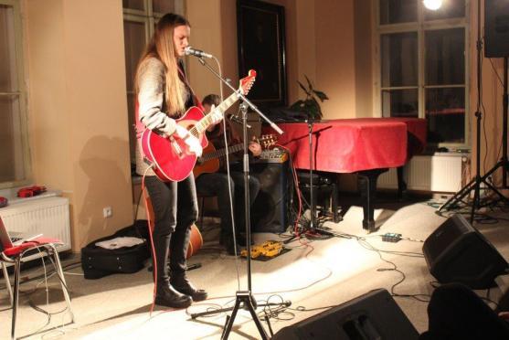 Živelnost a hlasové kouzlení: Vladivojna La Chia vystoupila v broumovském klášteře