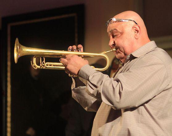 Druhá káva v Jazzové kavárně je dopita!