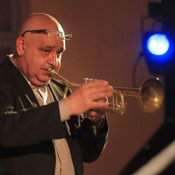 Druhá káva v Jazzové kavárně je dopita!