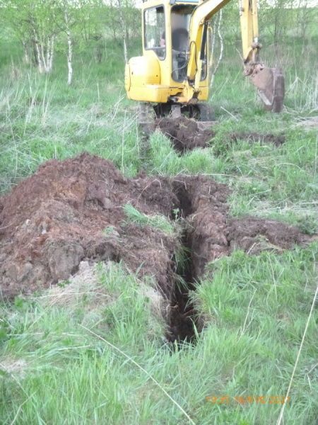 Hasiči zachránili psa z odvodňovacího potrubí
