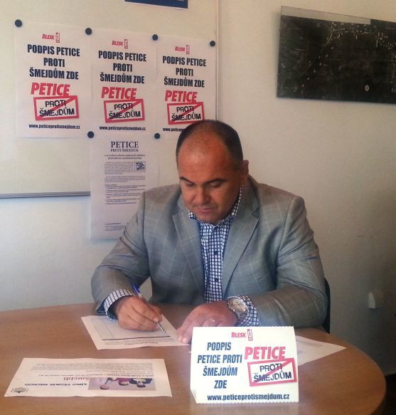 Náchod bojuje proti "šmejdům". Starosta podepsal petici a zakázal předváděcí prodejní akce ve městě
