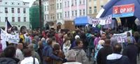 Na demonstraci proti těžbě břidlicového plynu přišlo v Trutnově 350 lidí